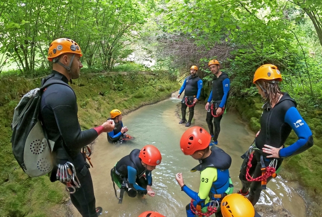  Canyoning in Aveyronen praktizieren