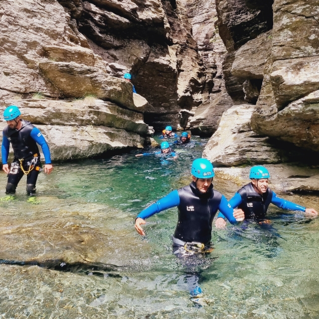  Face natural obstacles during canyoning -9999- Come swim in the waters of canyons