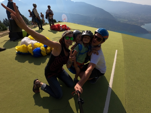 壮丽的时刻创建安妮湖（Lake annecy），以自己的生活伴随着自己的生活