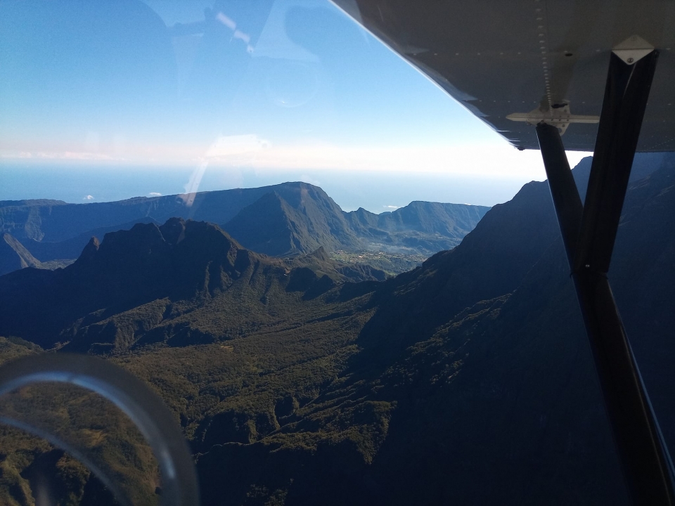 Fliegen Sie die Himmel der Wiedervereinigung Fliegen Sie die Himmel der Wiedervereinigung