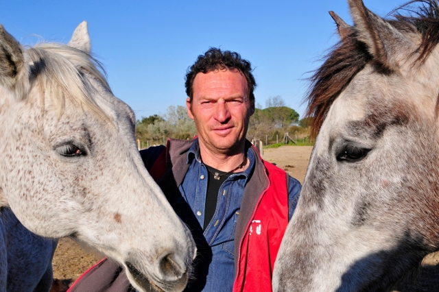 Venez rencontrer votre moniteur pour une expérience équestre en Camargue