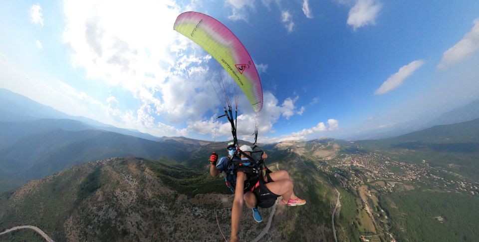 Batismo de parapente duplo em Saint-Vallier-de-Thiey 