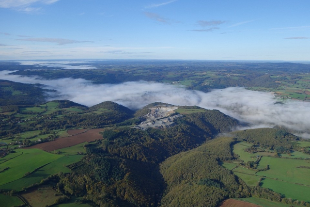 Brume sur les volcans d'Auvergne