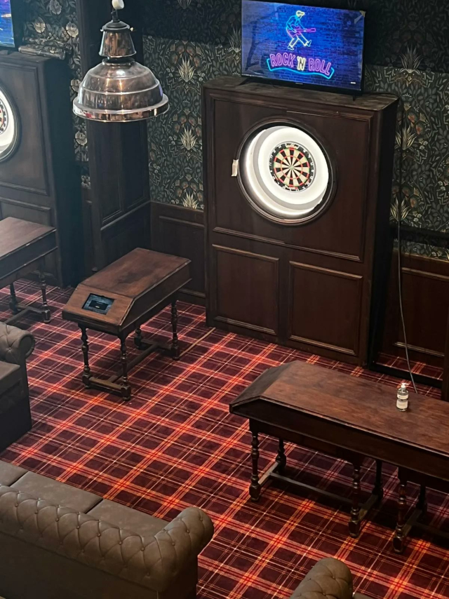  Der Dartbereich und seine Lounge 