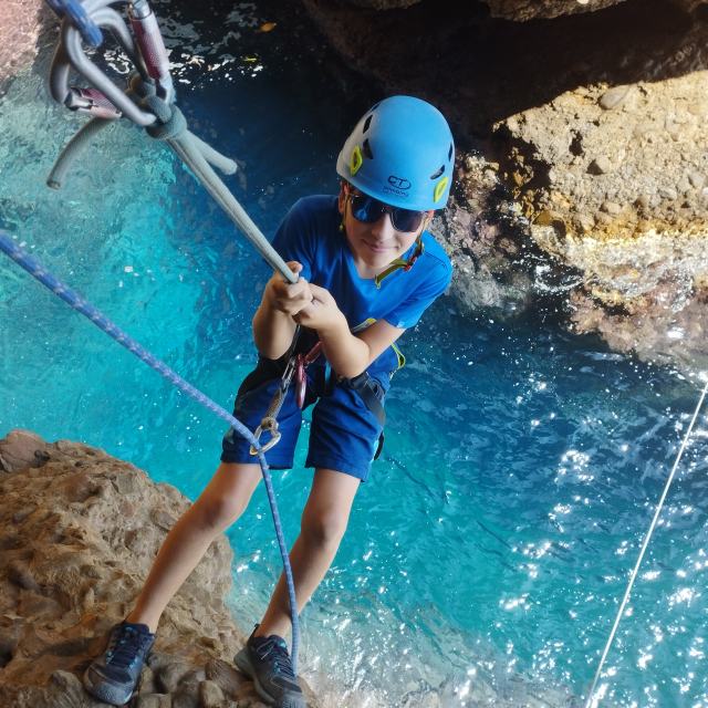  Escalar vía ferrata en el Parque Nacional de Calaques 