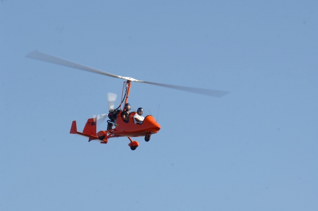  Autogiro in pieno volo in Vandea 