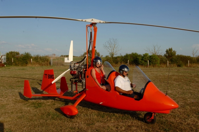  Pronti per il decollo in un autogiro ultraleggero 