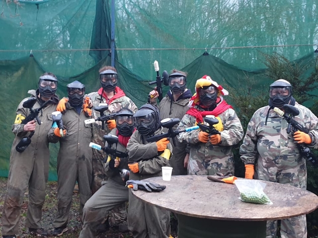  Una squadra di paintball 