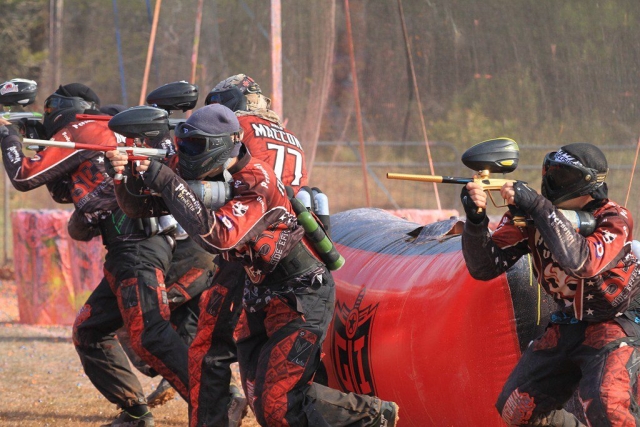  Reserve um jogo de paintball em equipe