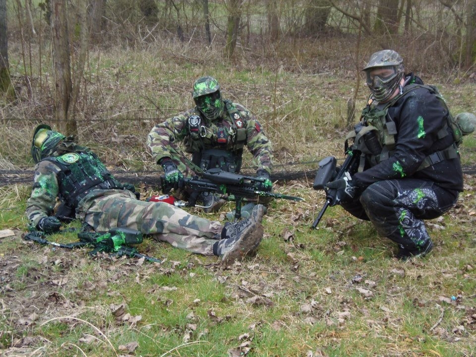  Come and practice paintball with friends in the (80) 
