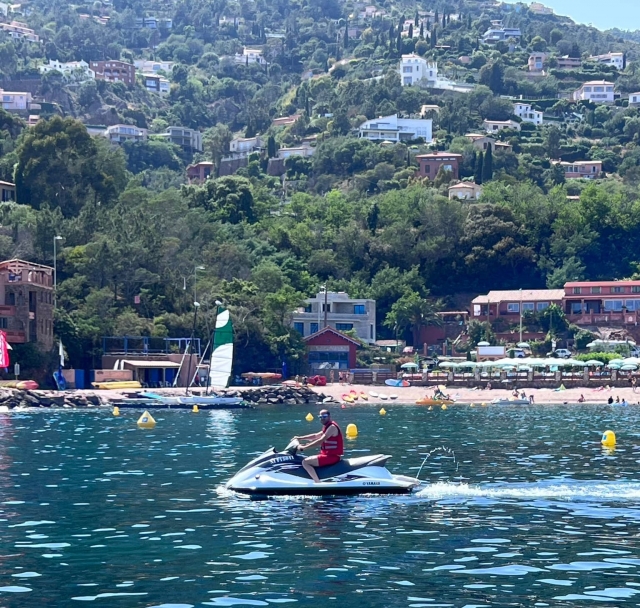  Scoperta di paesaggi mozzafiato a bordo di una moto d'acqua 