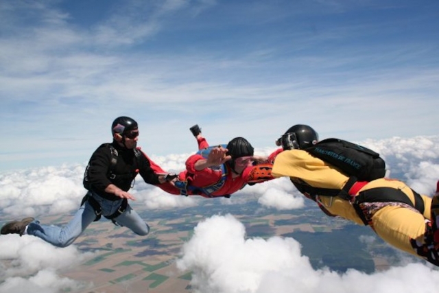  Accompaniment of two instructors during the initiation jump 