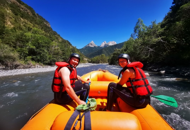 ¡Disfruta de esta sesión de rafting en familia o con amigos!