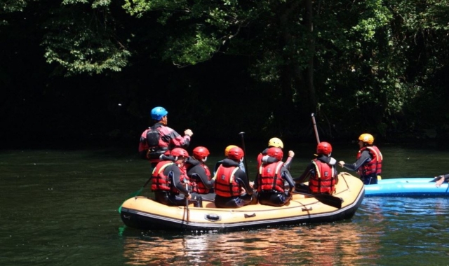  Con amigos o familiares, experimente la emoción de una extraordinaria sesión de rafting 