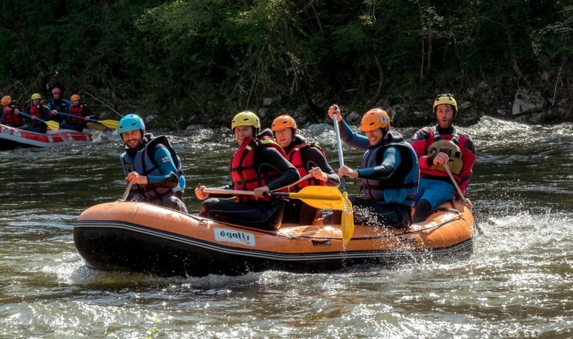 Participe en una sensacional excursión de rafting 