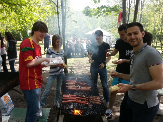  提供免费烧烤场地