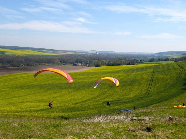 Paragliding near Paris 
