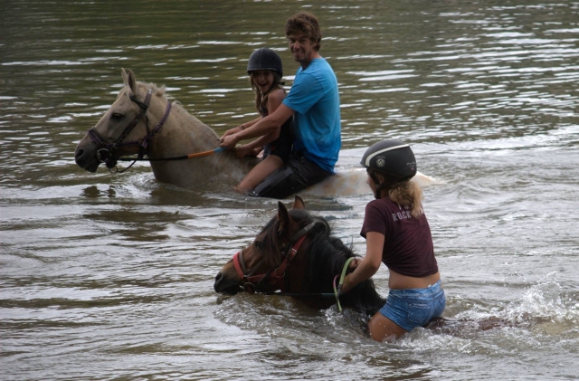 En groupe dans l'eau