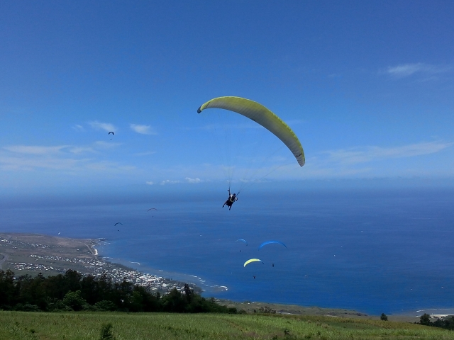  Flug über die malerischen Panoramen von Isère mit dem Gleitschirm 