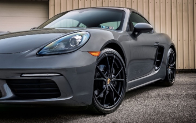 La porsche cayman est réputée pour sa vitesse et son agilité