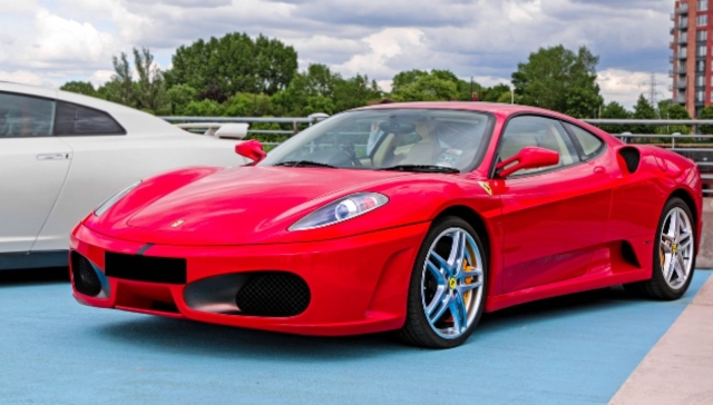 Descubra as sensações exclusivas deste Ferrari 