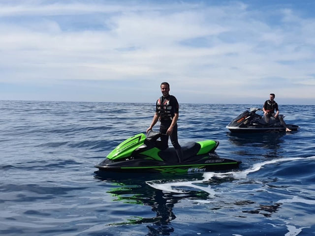 En plein navigation en jet ski au coeur de la Méditerranée