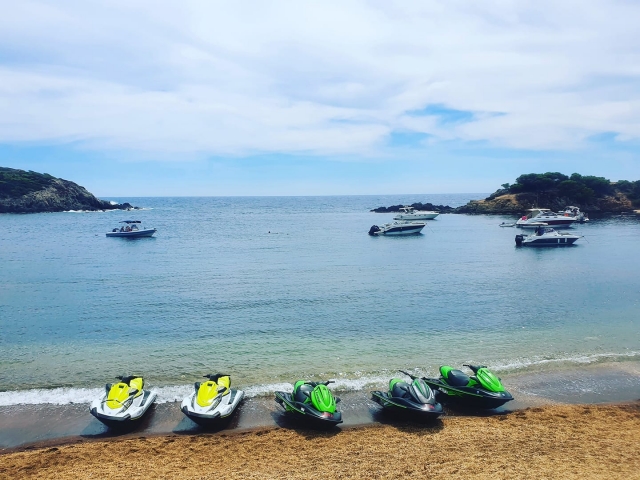 I nostri scooter d'acqua ti aspettano 