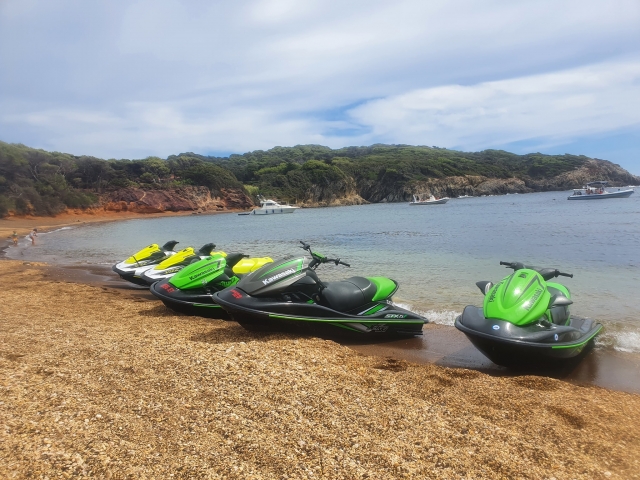  Sosta in spiaggia durante il giro in moto d'acqua 