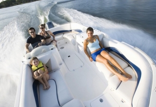 半刚性租赁 30 马力 1/2 天 Giens