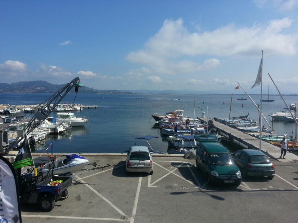  在港口集合并预订 