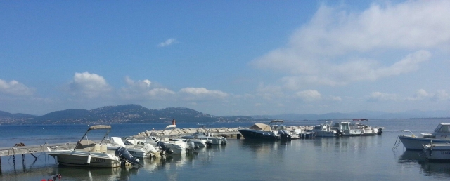 Halbstarre Vermietung 30 PS Day Giens