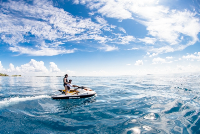 Jet ski biplace en plein coeur de la Méditerranée