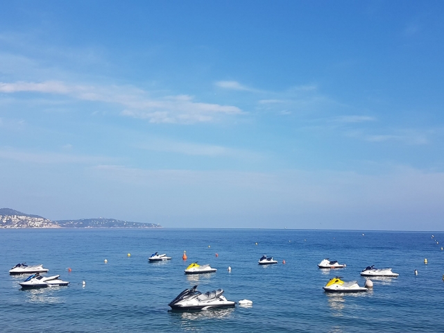  Our jet skis await you for a baptism in Nice 