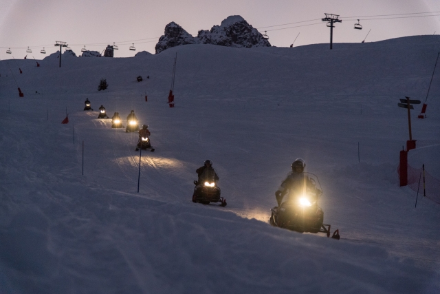  Descoberta de paisagens deslumbrantes da Sabóia em snowmobile 