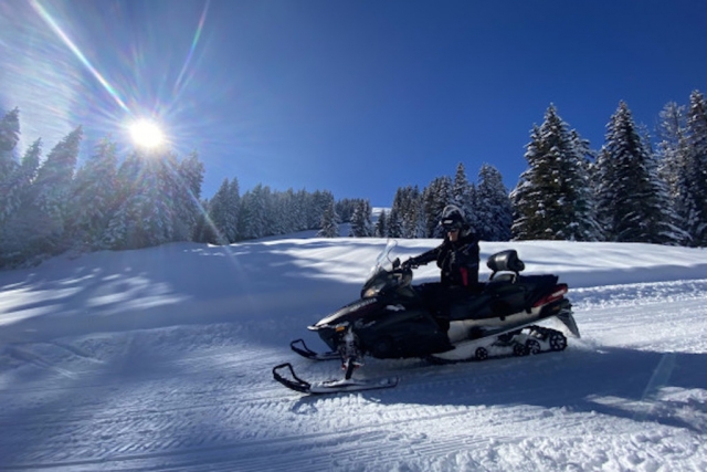 Dos Paseo en moto de nieve de dos plazas por los Alpes.