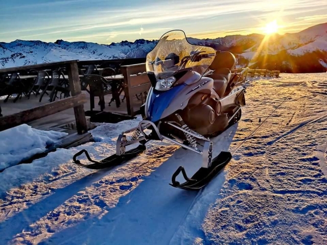 Reserve your snowmobile for 2 people 