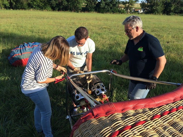  Partecipazione alla preparazione della mongolfiera 