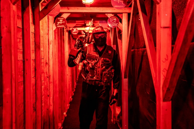  Paintball noturno em um cenário esplêndido 