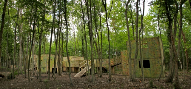  Campo de paintball ao ar livre 