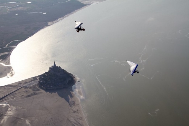 Due voli simultanei sopra Mont-Saint-Michel 