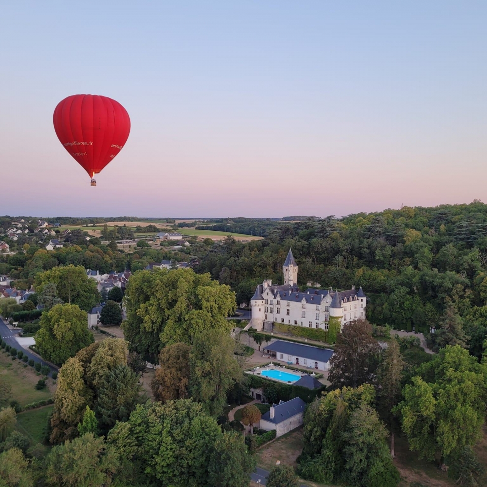 reserva su vuelo en un balón de aire caliente. Maine-et-loire chateaux reserva su vuelo en un balón de aire caliente. Maine-et-loire chateaux