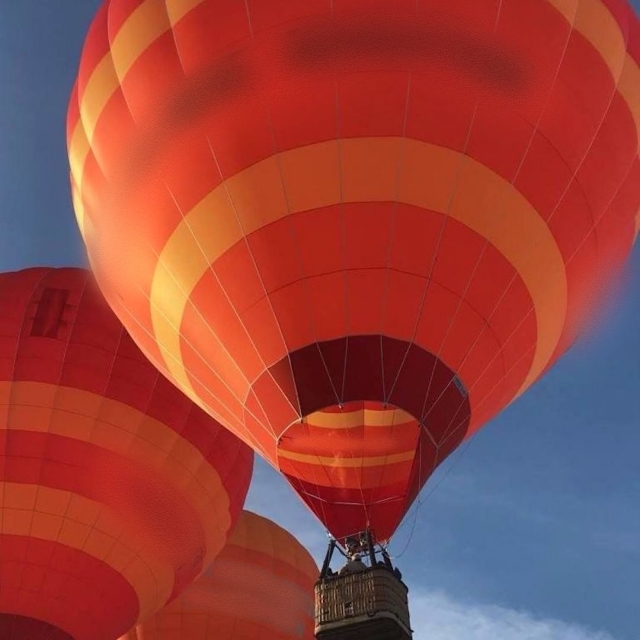  Montgolfières em ascensão 