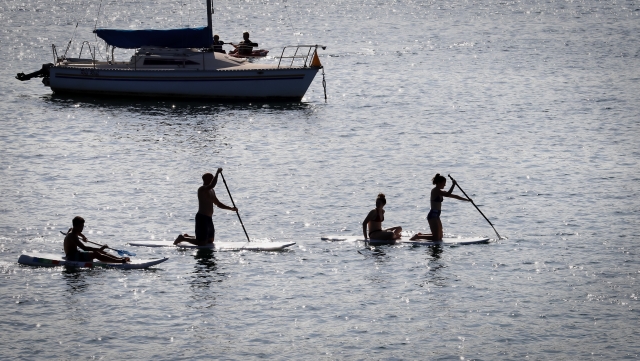 Stand-Up-Paddle Villefranche sur Mer mit Freunden 