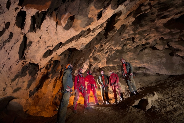 Spéléologie entre proches