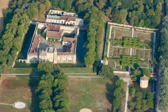  埃松河畔布维尔的 Château de Farcheville