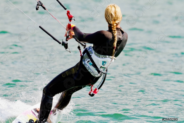 Summer-Sports-Kitesurfing-266665280 