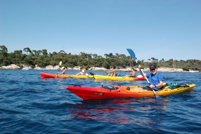  Kajak Ausflug auf dem Wasser der französischen Riviera