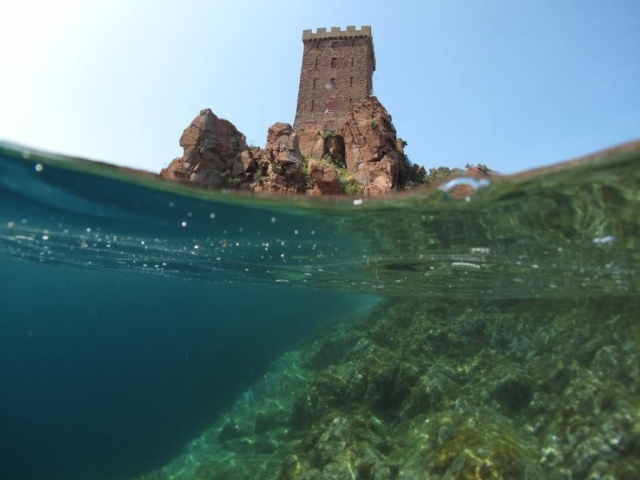 Massif d'Estérel à côté d'Antibes