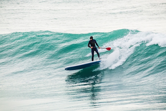 Stand up Paddle dans les vagues