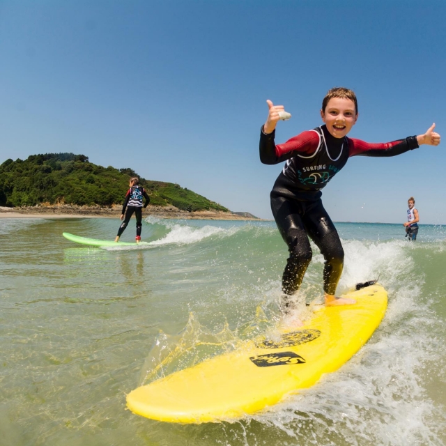  Mute e tavole da surf disponibili anche per bambini 